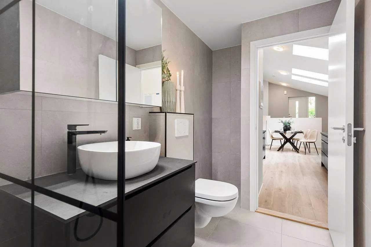 Small Bathroom Ideas: Clever Space-Saving Design